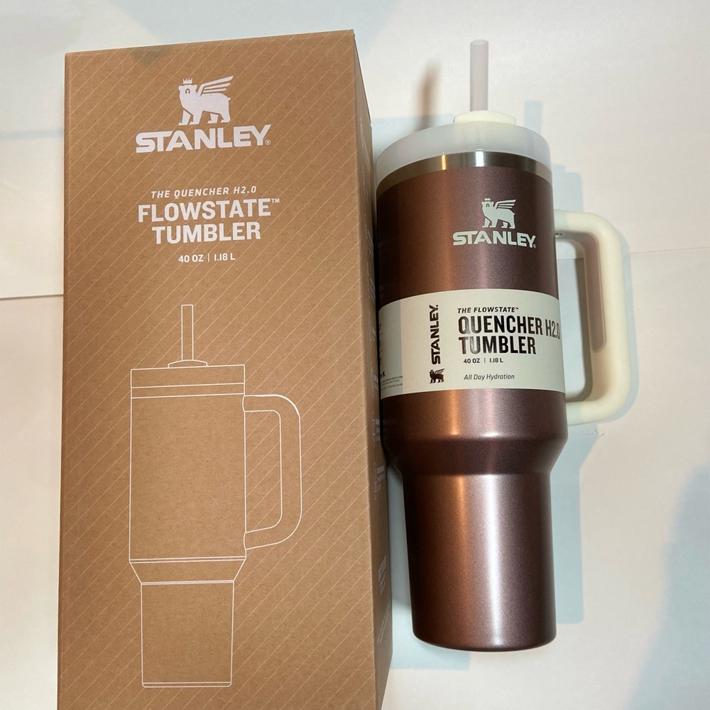 Brand New Stanley The Quencher H2.0 Flowstate 40oz Tumbler in Rose Quart…